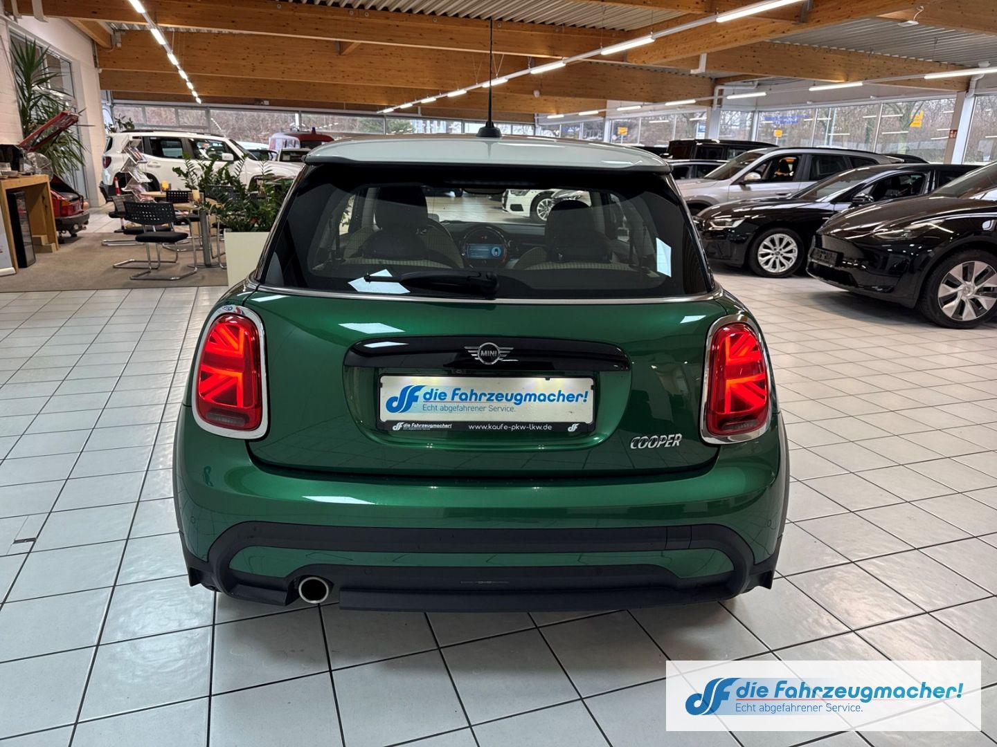 Fahrzeugabbildung MINI Cooper Classic Trim HUD Digitales Cockpit LED Ku