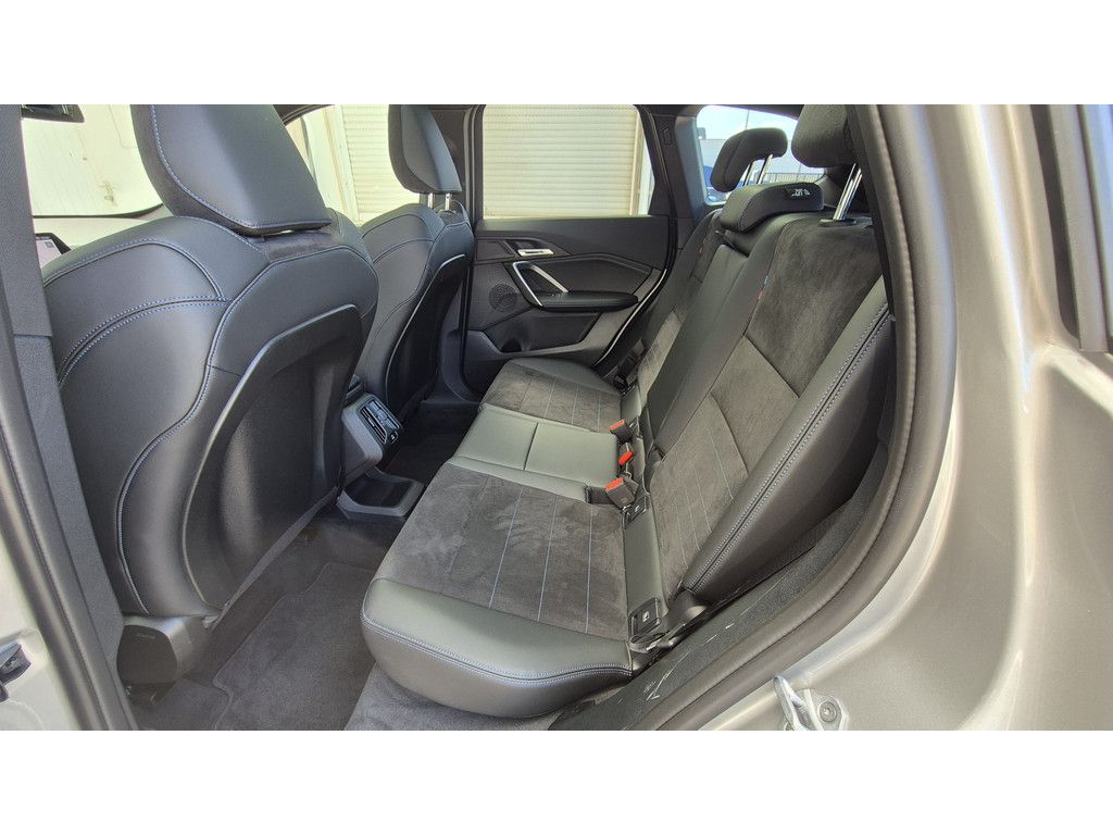 BMW X1 sDrive 18i M-Sport AHK PANO KAM LED NAVI SHZG foto 16