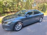 Skoda Superb 2.0 TDI SCR 140kW DSG Style Style - Skoda Superb mit Diesel-Antrieb: Grau, Limousine