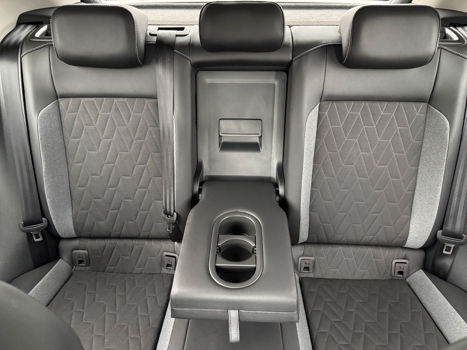 Fahrzeugabbildung Volkswagen T-Roc Life GOAL 1.0 TSI