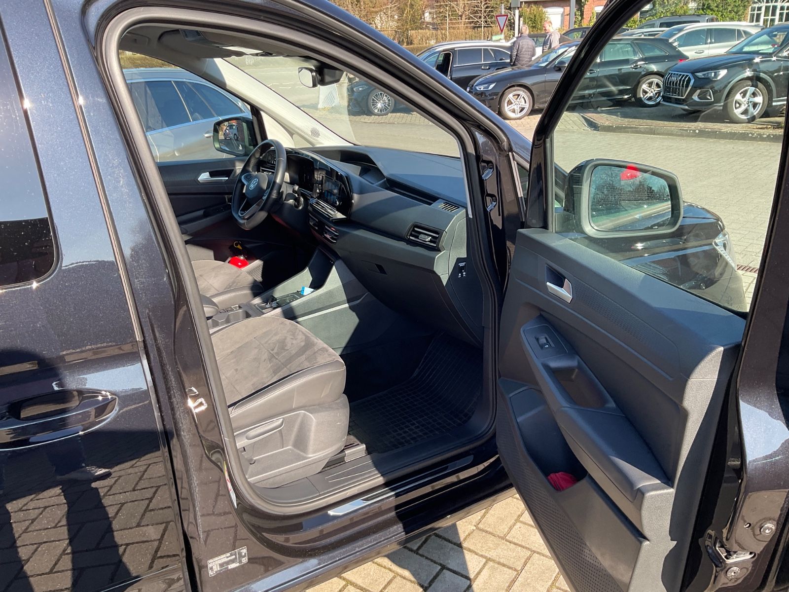 Fahrzeugabbildung Volkswagen Caddy 2,0TDI DSG Style,7Sitze,LED,Panorama,ACC