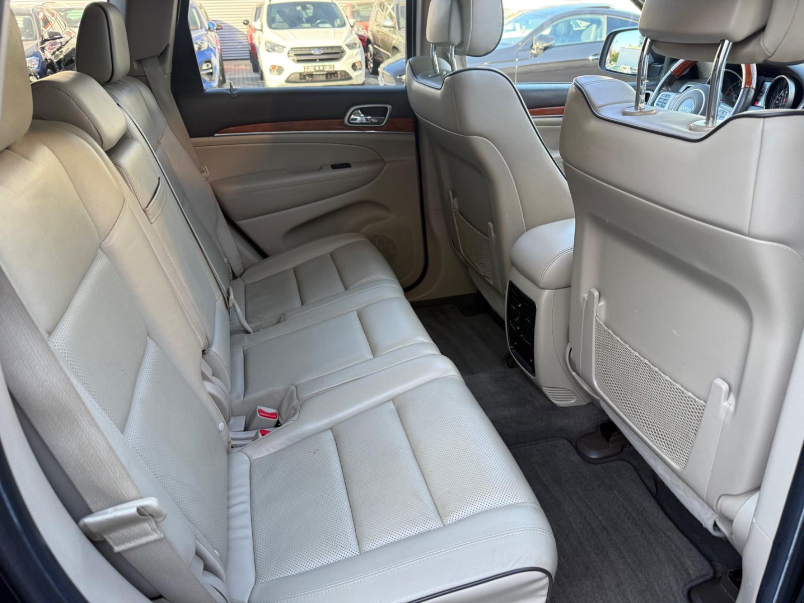 Jeep Grand Cherokee 3.0 CRD Overland | 241 ch | BVA | Toit panoramique | Régulateur adaptatif | Hayon électrique | Attelage 3,5 t