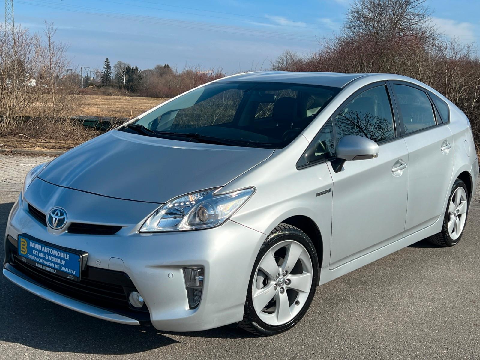 Toyota Prius Life Hybrid *Head-Up *Kamera *Keyless-Go *