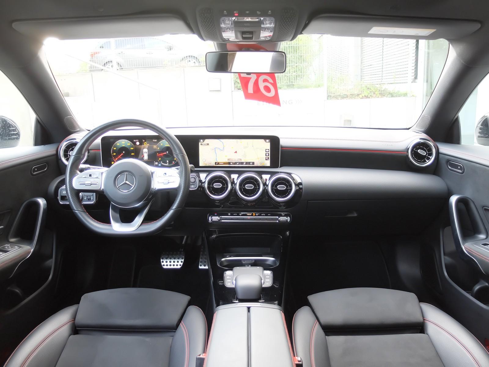 Mercedes-Benz CLA 180 AMG Line Automatik Panorama AHK