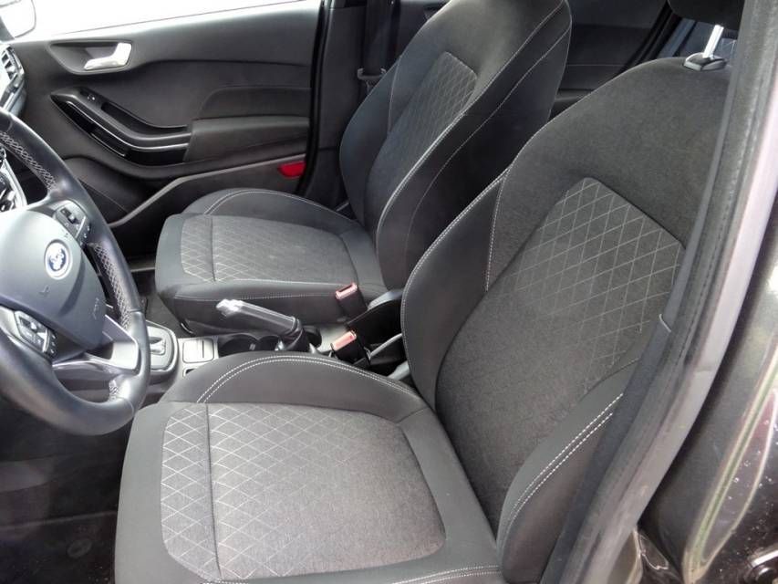 Fahrzeugabbildung Ford Fiesta 1.0 EcoBoost Automatik Active