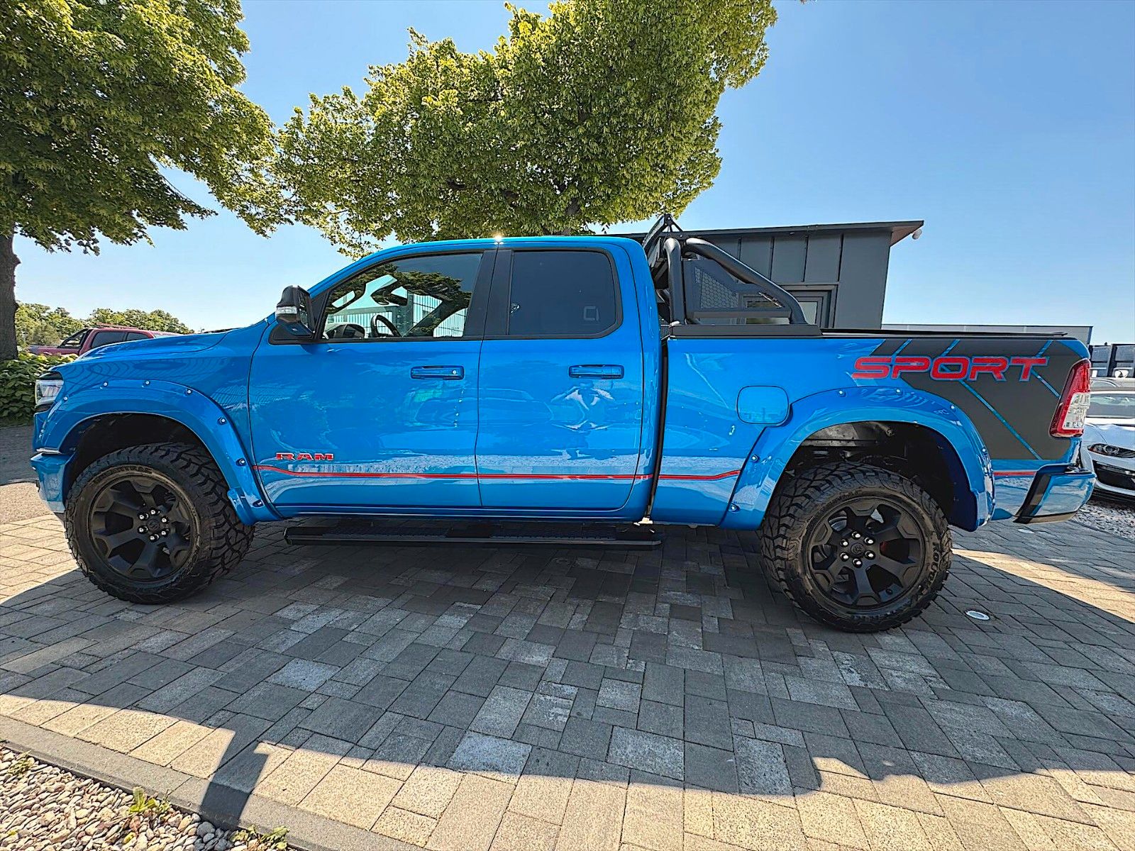 Fahrzeugabbildung Dodge RAM 5.7 V8 HEMI Night Editon Offroad 4x4 LONGBED