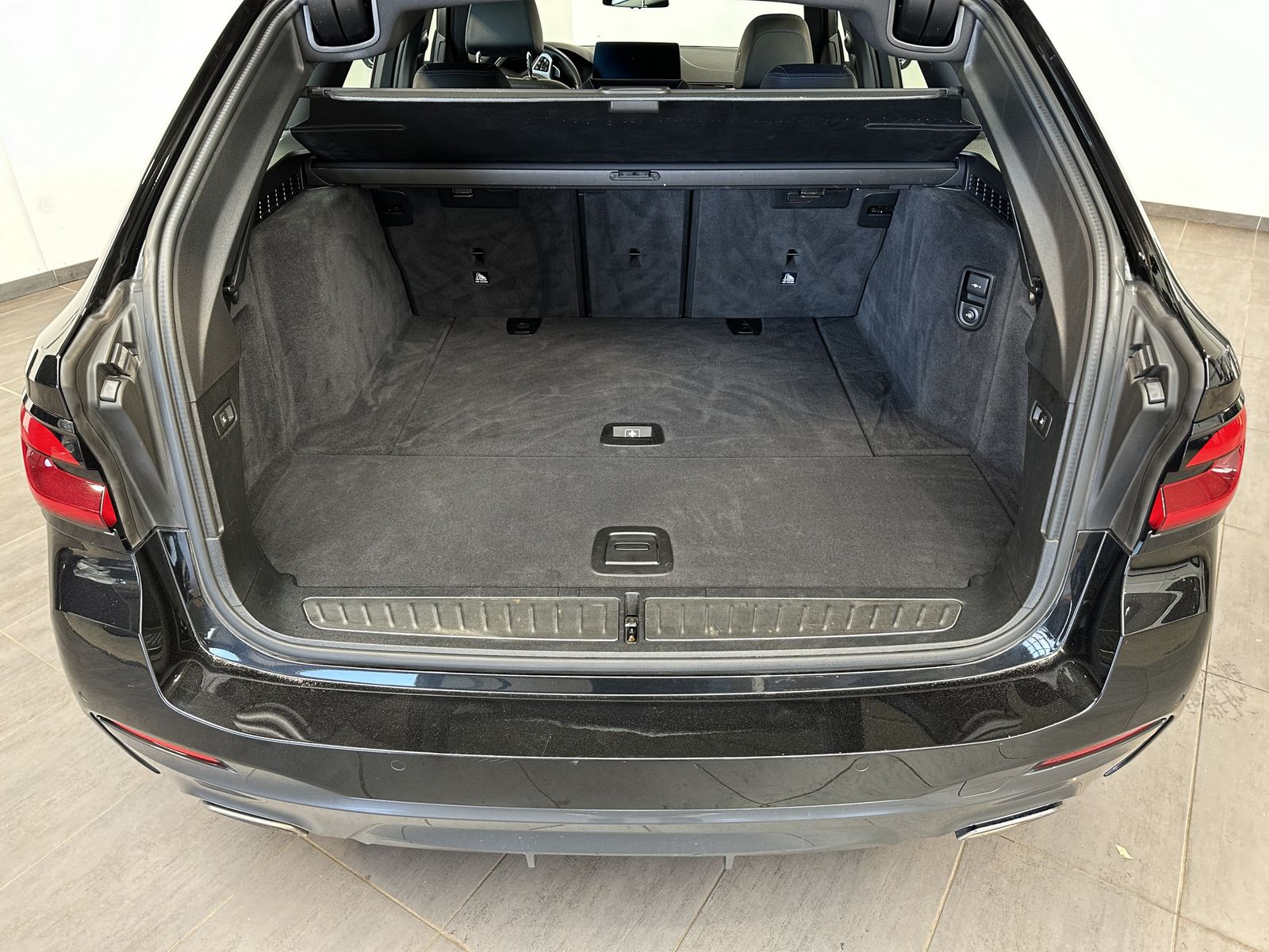 Fahrzeugabbildung BMW 540i Touring xDrive M-Sport NAV+LASER+AHK+PANORA