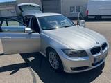 BMW SCHECKHEFT *Touring Aut. *Navi*Xenon*Klimaautom - BMW 320 aus 2010 mit Diesel-Antrieb