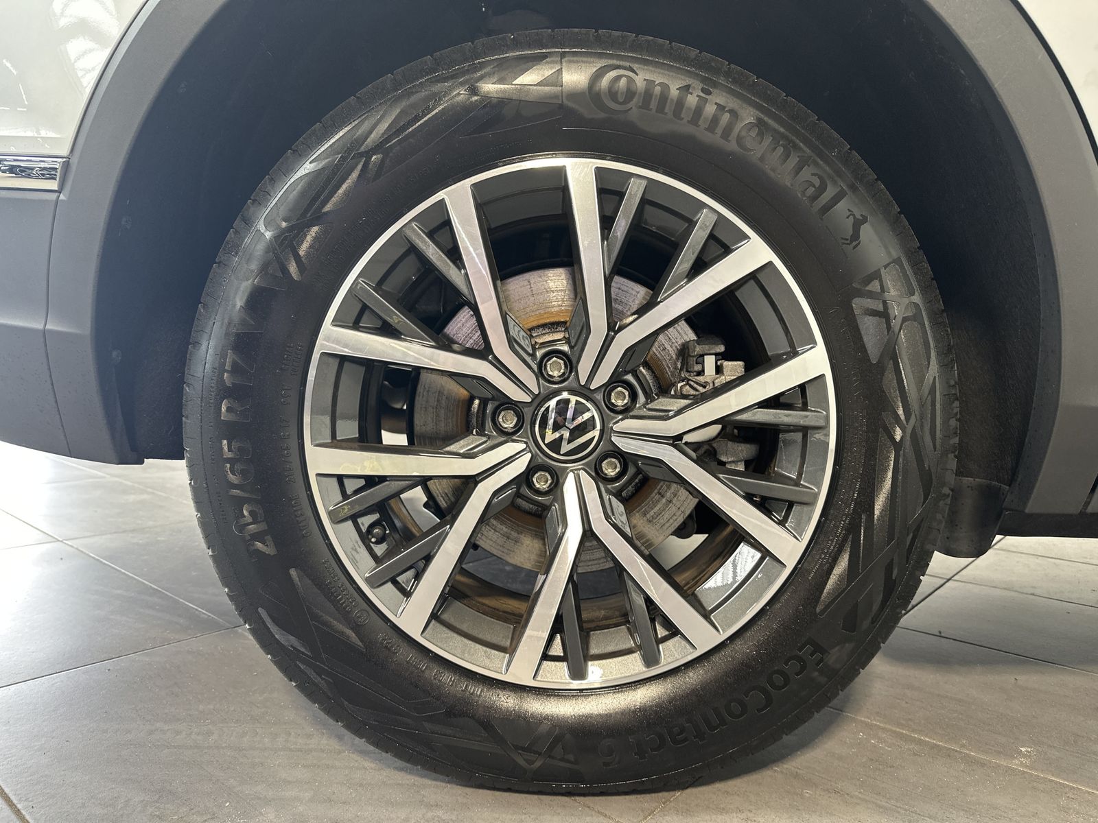 Fahrzeugabbildung Volkswagen Tiguan 1.4 TSI eHybrid Life NAV+LED+CARPLAY+ACC