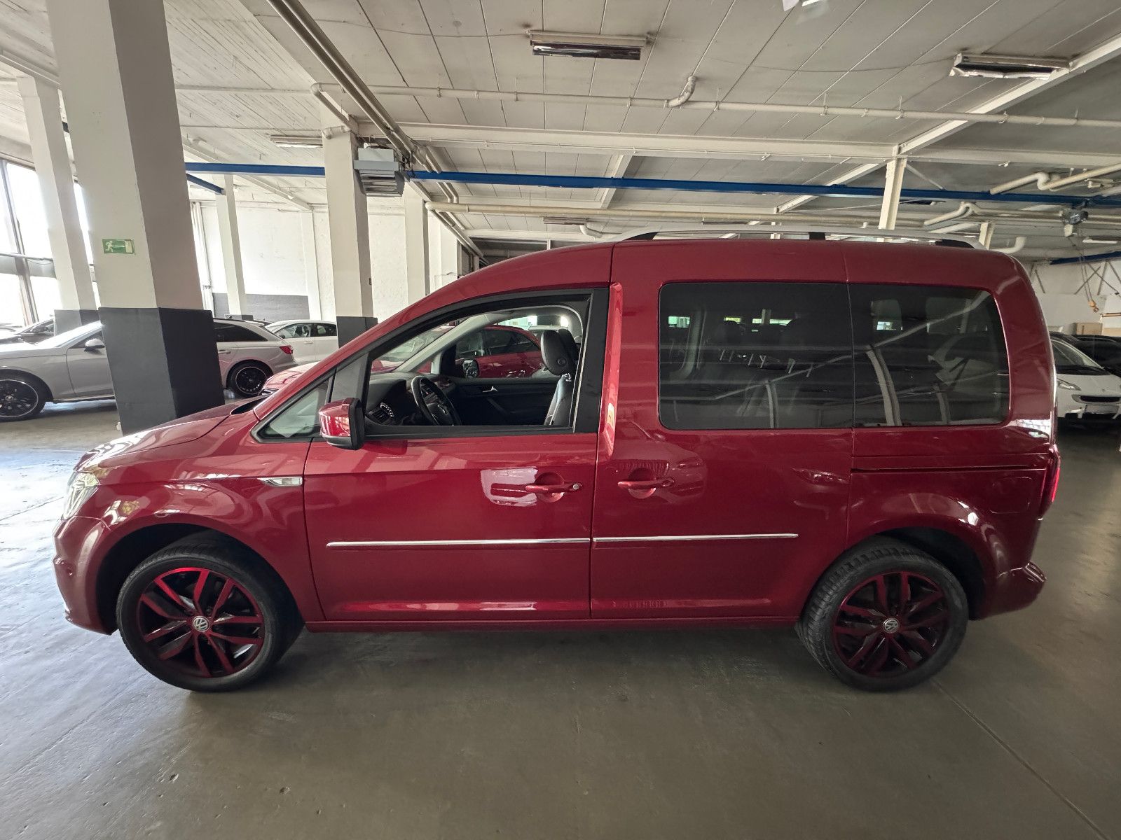 Fahrzeugabbildung Volkswagen CADDY MAXI 1.4 TGI HIGHLINE SPORTPAKET ACC VOLL