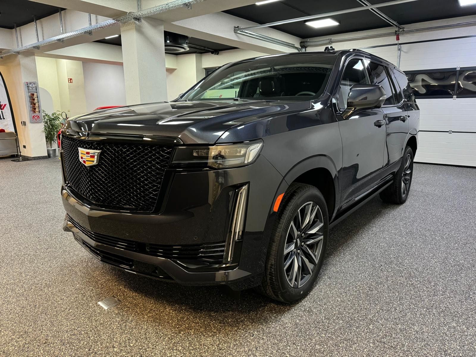 Fahrzeugabbildung Cadillac ESCALADE SPORT-PLATINUM 6.2 V8 -NIGHT VI.-LPG