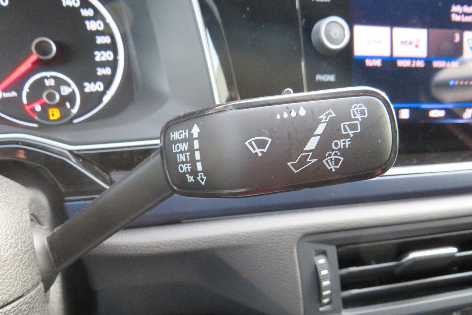 Fahrzeugabbildung Volkswagen Polo United KAMERA SITZH. NAVI KEYLESS APP-CON 1