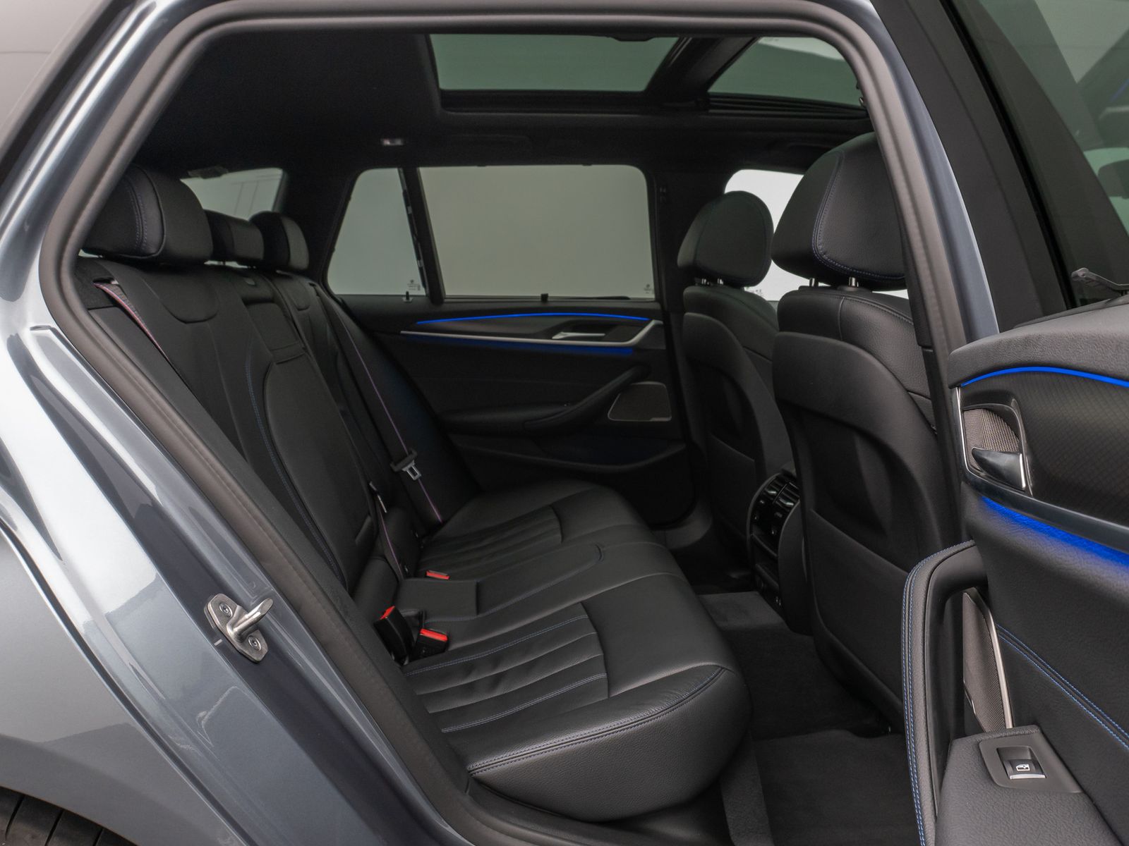 Fahrzeugabbildung BMW 540i xD M Sport Panorama DAB H/K DispKey 19Zoll
