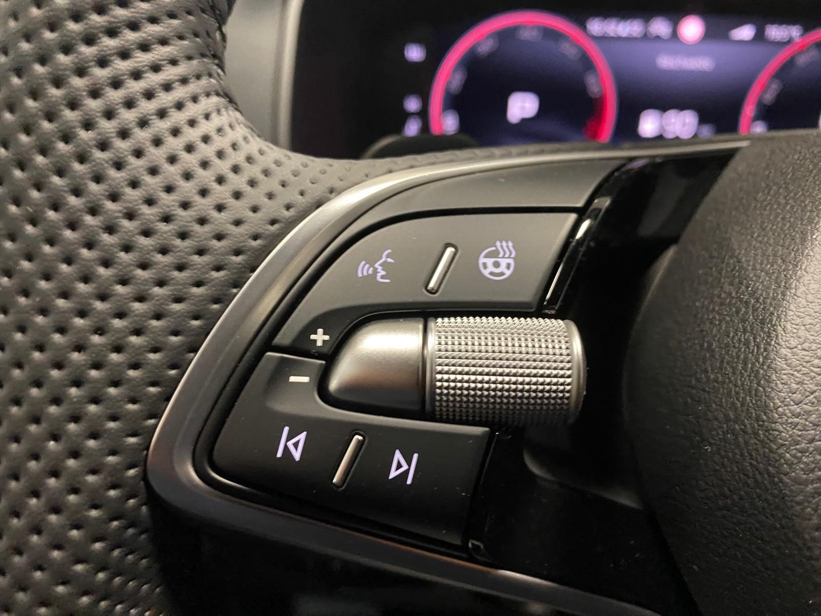 Fahrzeugabbildung SKODA Karoq 1.5 TSI SPORTLINE+MATRIX+ACC+AHK+APP+RFK++