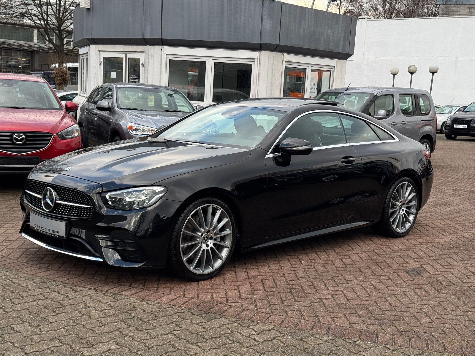 Fahrzeugabbildung Mercedes-Benz E 300 Coupe 9G 2X AMG LINE PANORAMA MBUX 20 ZOLL