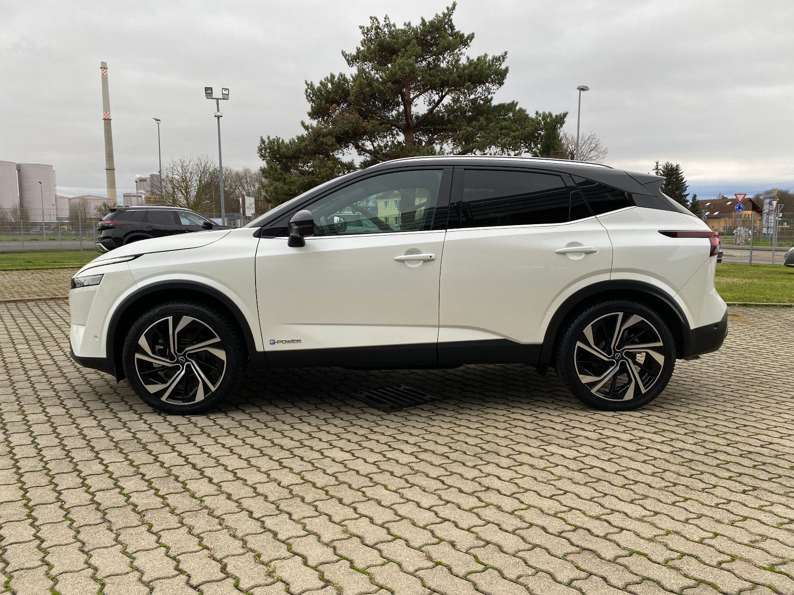 Fahrzeugabbildung Nissan Qashqai e-Power Tekna+ 190 PS PANO+SHZ+LED+360°