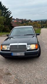 Mercedes-Benz Mercedes E 200.    124 .   OLDTIMER - gebrauchte Mercedes-Benz E 200 aus dem Jahr 1990