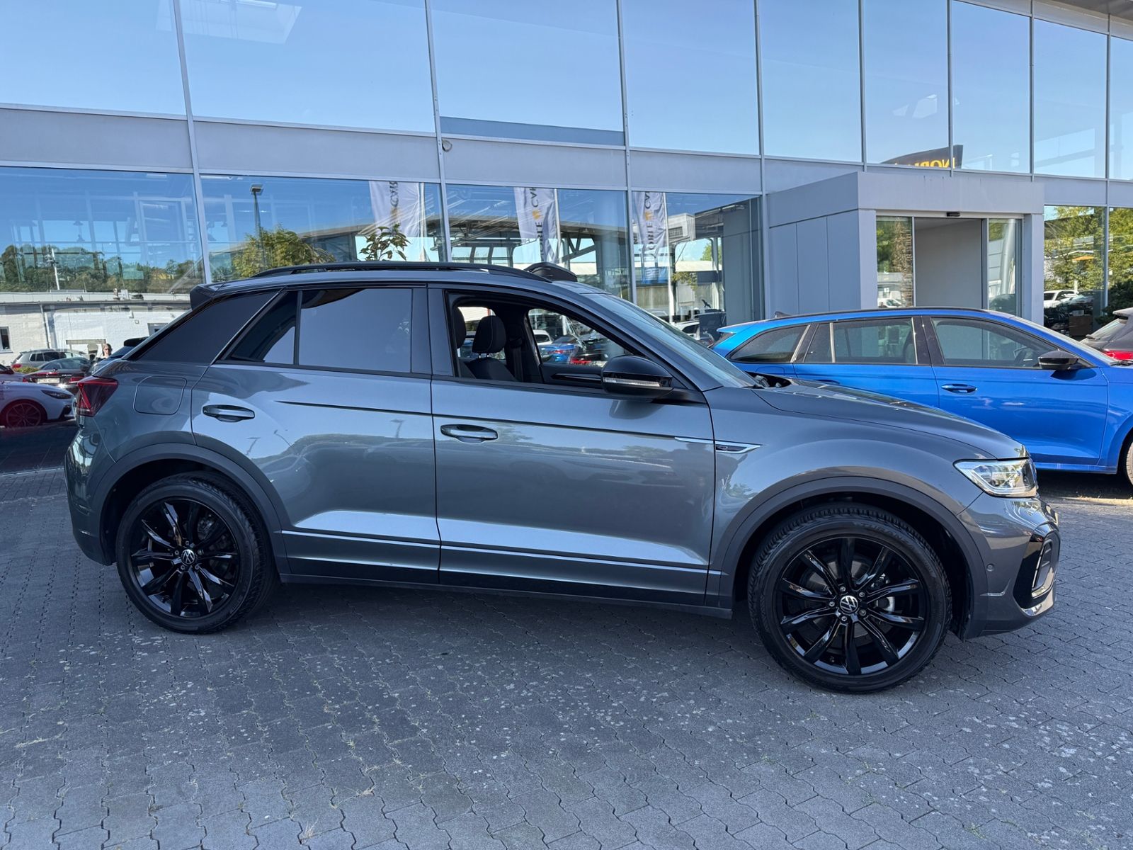 Fahrzeugabbildung Volkswagen T-Roc R-Line 1.5 l TSI  PANO ACC LED NAVI