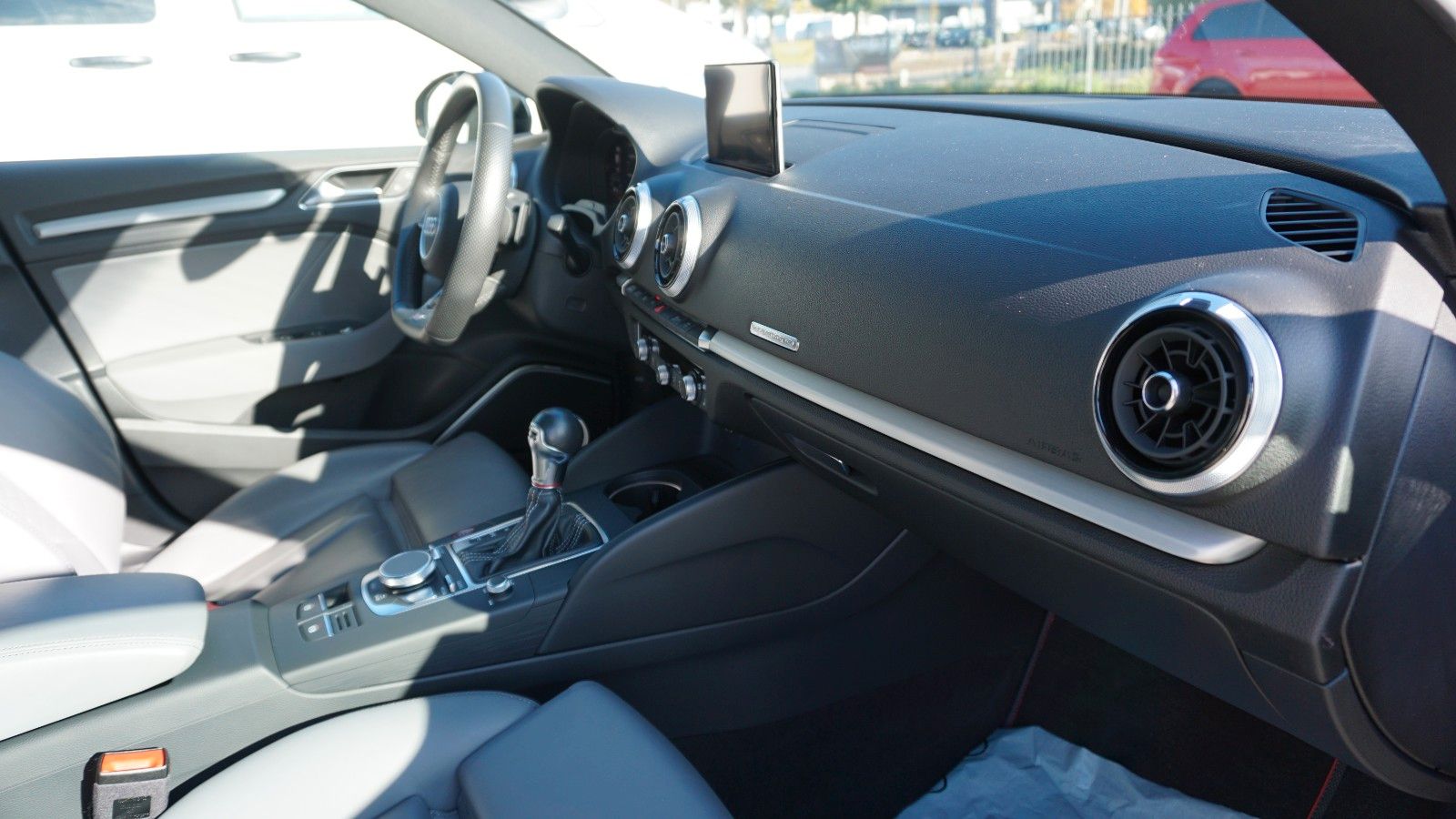 Fahrzeugabbildung Audi S3 Lim. 2.0 TFSI quattro Navi Kamera B&O Pano