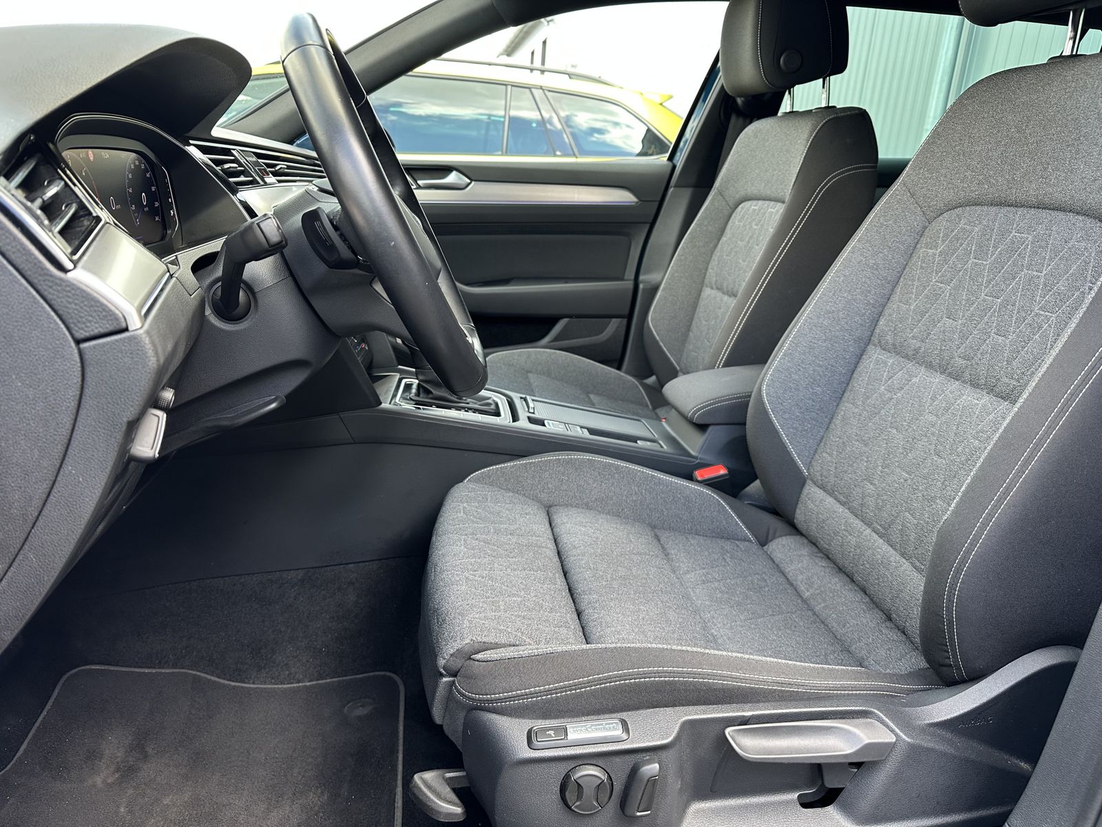 Fahrzeugabbildung Volkswagen Passat Variant Business NAV+IQ-LIGHT+AHK+KAM+VC