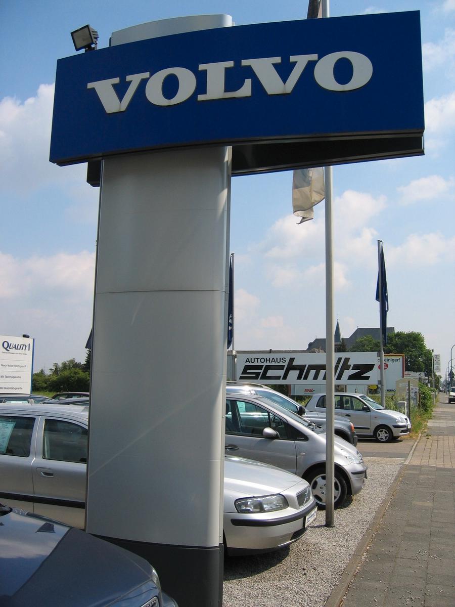 Volvo XC60 B4 Plus Dark AWD Standheizung BLIS