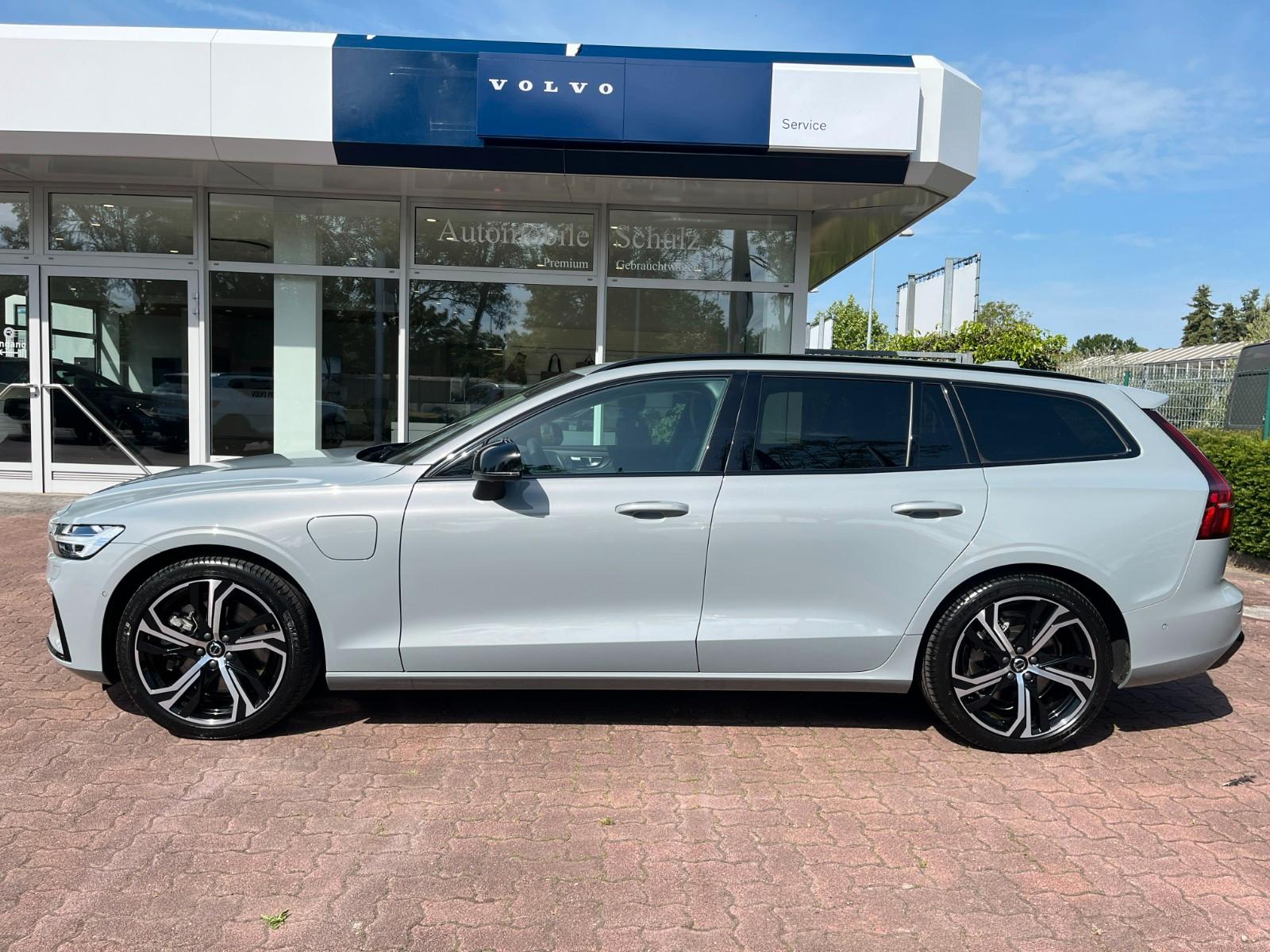 Volvo V60 T6 AWD Plug-in Hybrid Plus Dark Auto