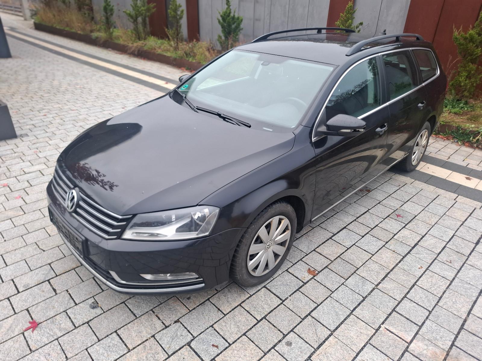 Volkswagen Passat 2011 — interior