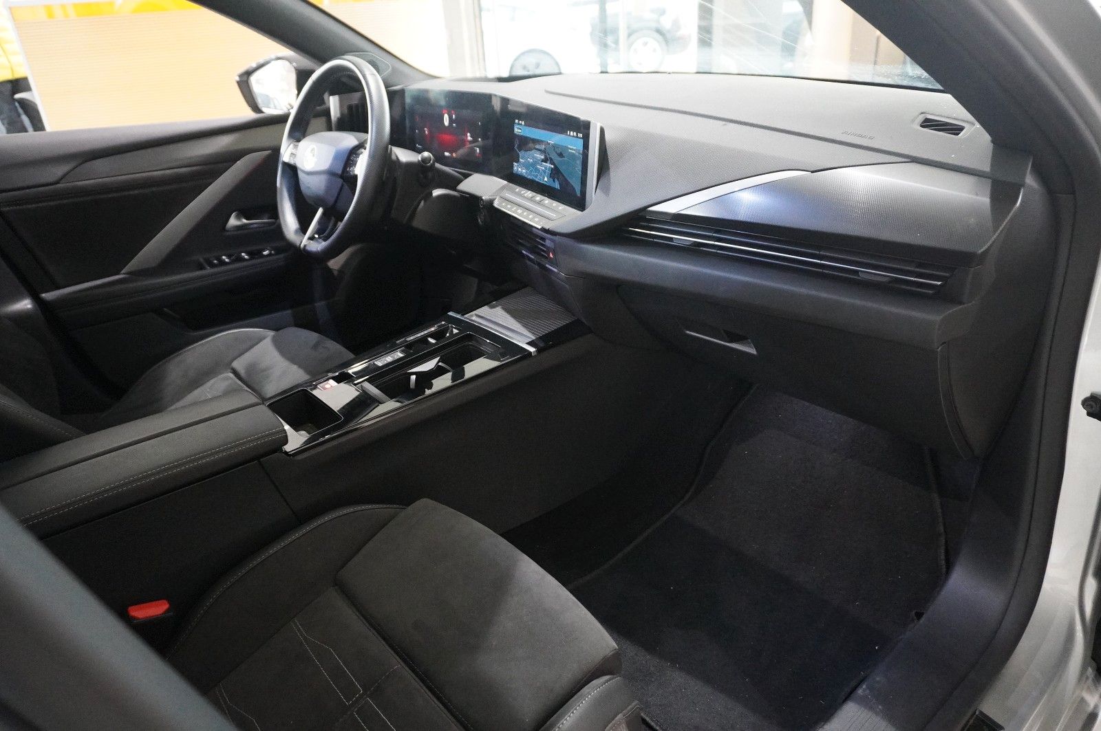 Fahrzeugabbildung Opel Astra L ST 1.5D ULTIMATE NAVI/LED/360°/PANO./DAB