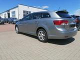 Toyota Avensis Kombi Life 1.8 Navi Klimaautom Kamera    - Toyota Avensis aus 2012