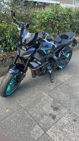 Yamaha MT-09 RN87 (Tiefergelegt) + Akrapovic Komplett A - YAMAHA R8