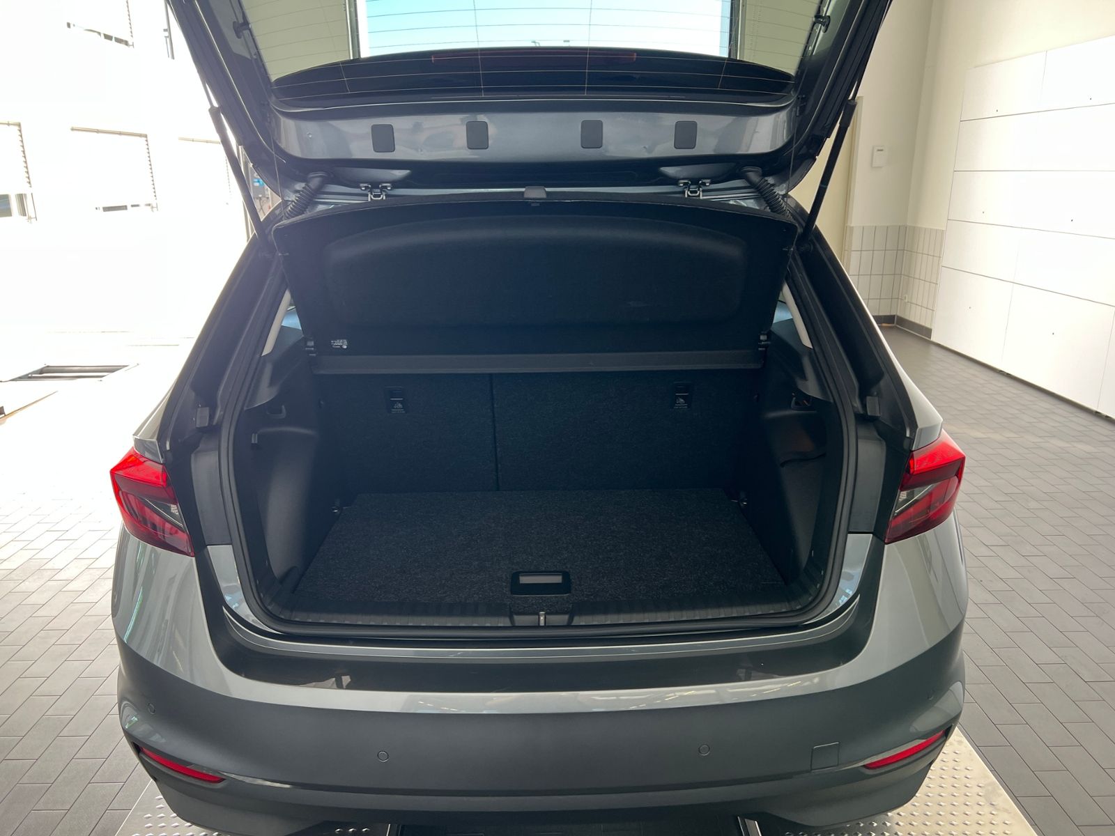 Fahrzeugabbildung SKODA Fabia Selection Tour 1.0 TSI *Vorb. AHK, LED, Ka
