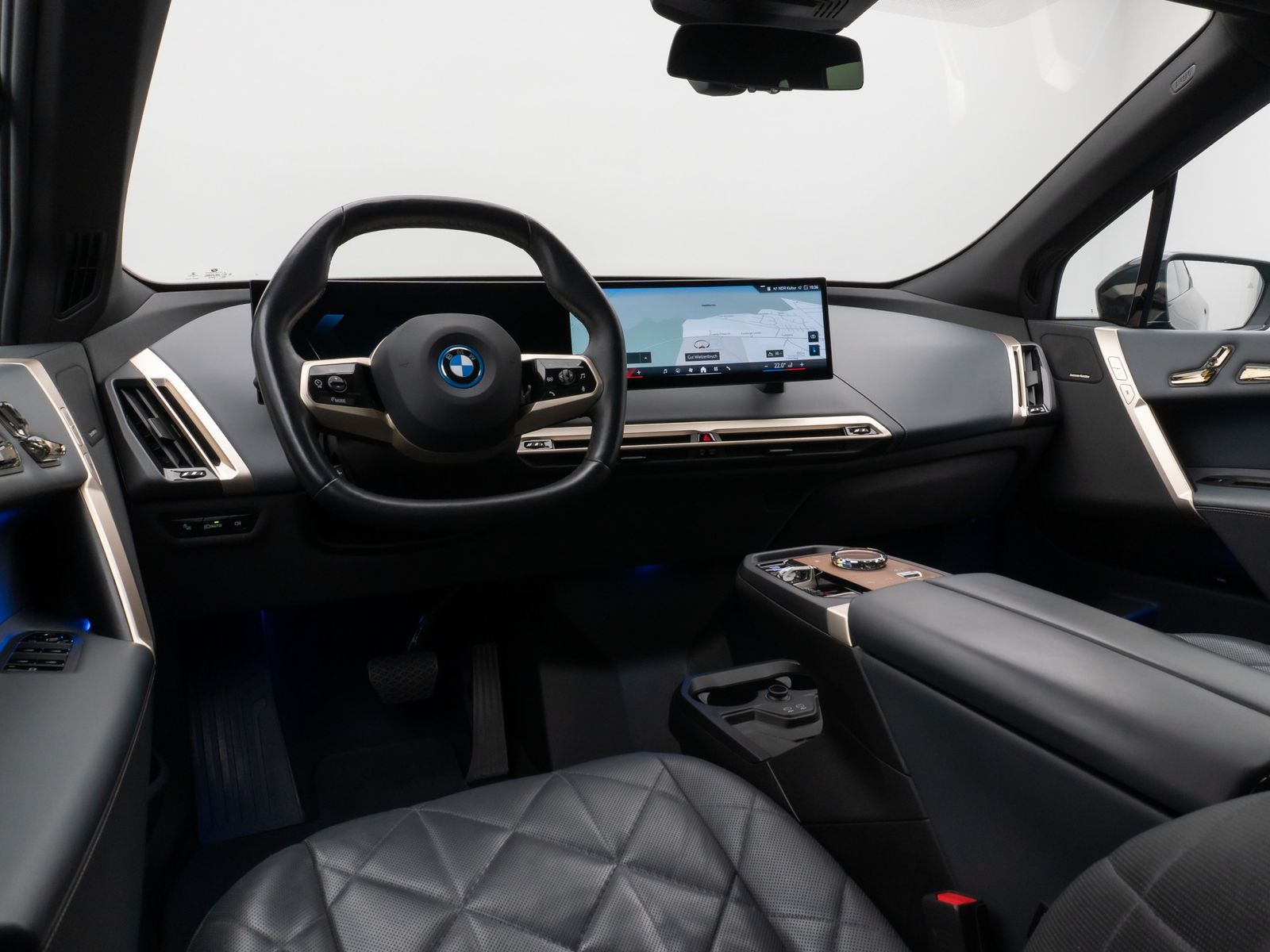Fahrzeugabbildung BMW iX xD40 Sport SkyLounge 360°Laser DAB H/K 22Zoll