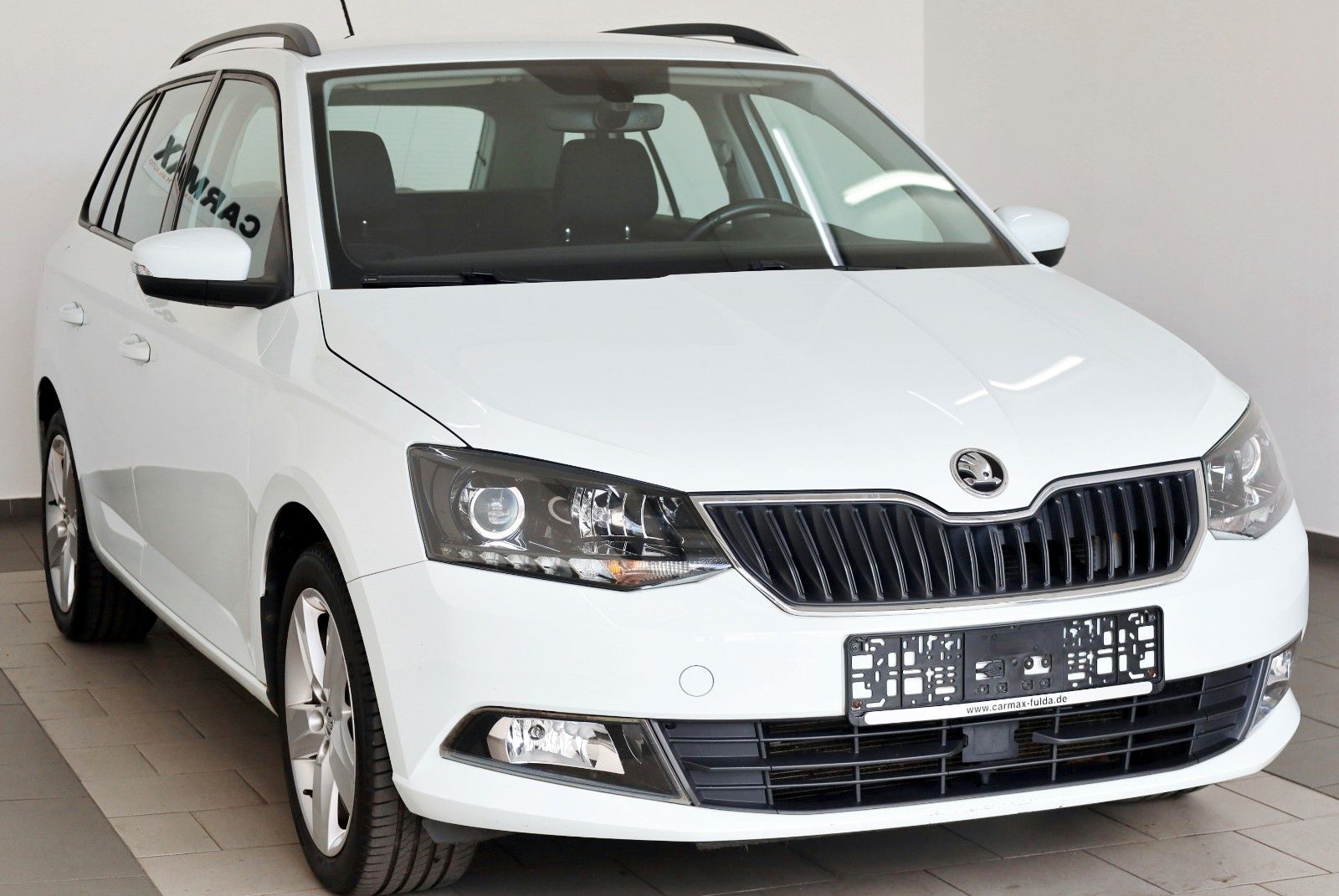 Fahrzeugabbildung SKODA Fabia Combi Style SH,PDC,8-fach bereift!