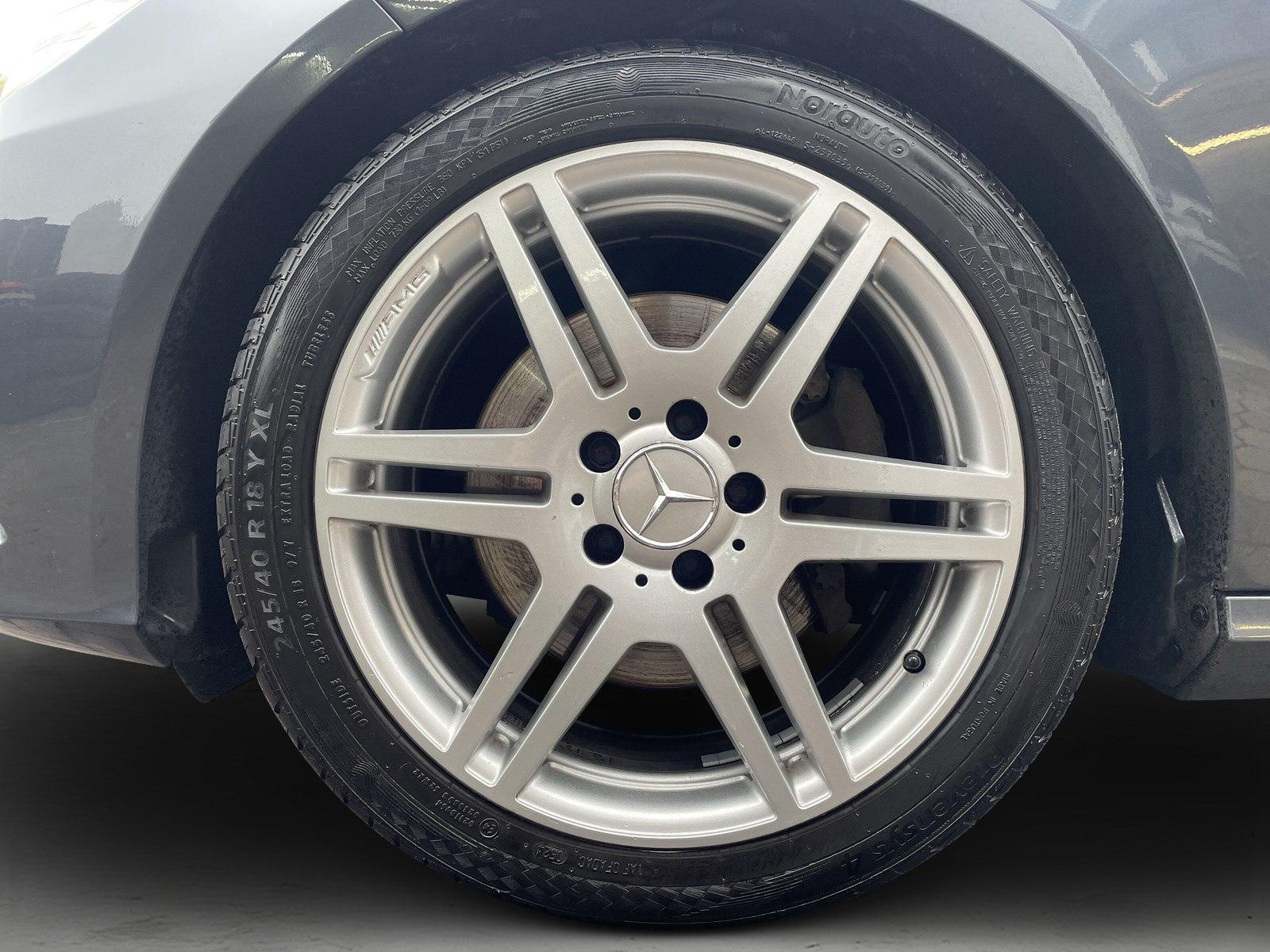 Mercedes-Benz E300 2010 — photo 17