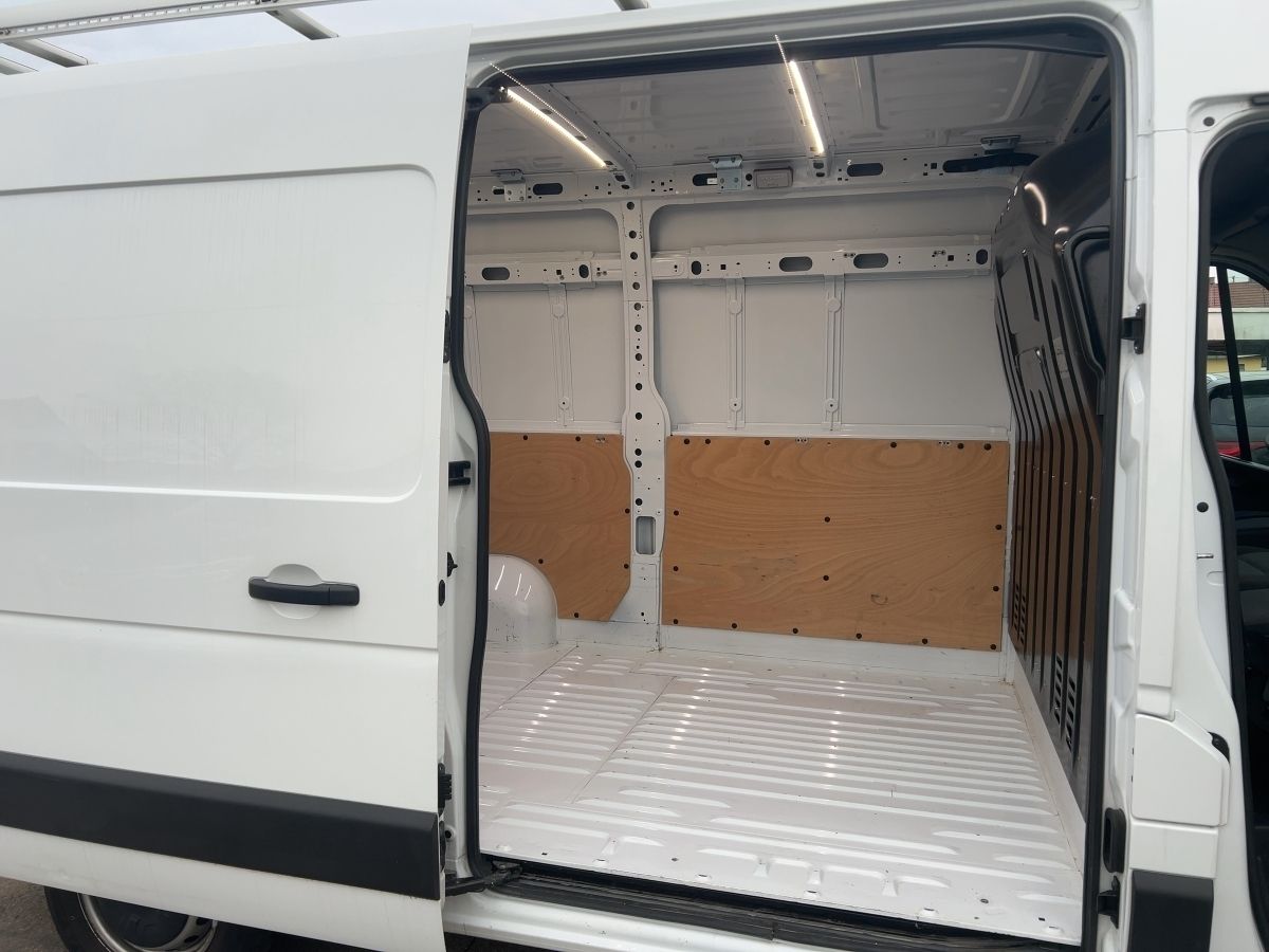 Fahrzeugabbildung Renault Master Kasten L2H2 3,3t dCi 150 Automatic AHK