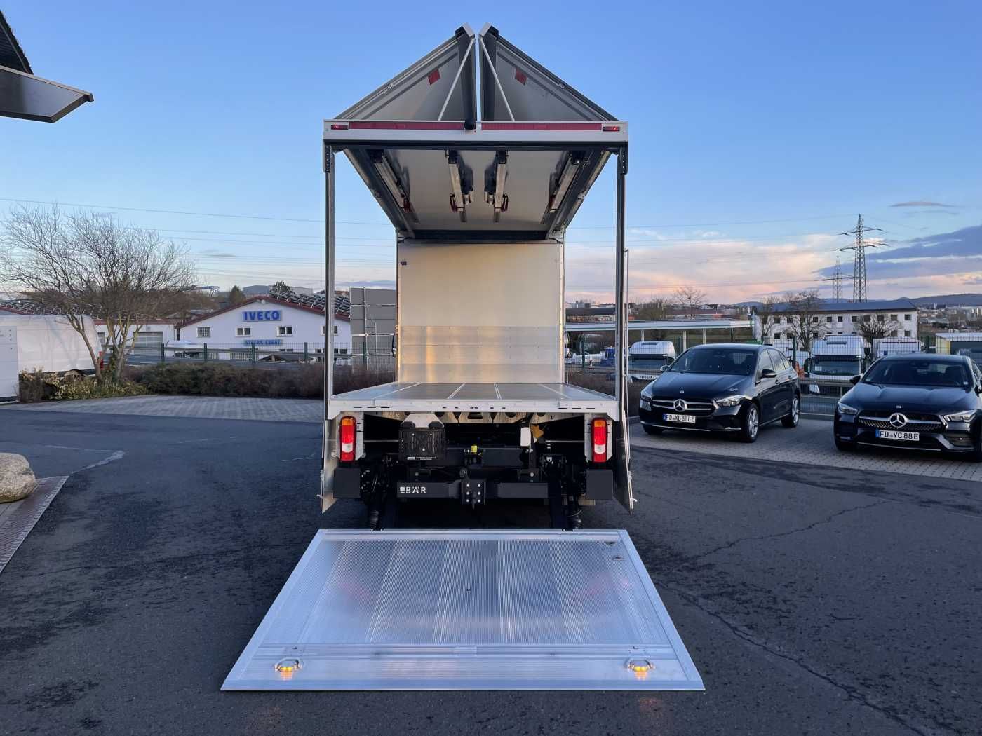 Fahrzeugabbildung Iveco Daily 70C18 HA8 *LBW*Schwenkwandkoffer*
