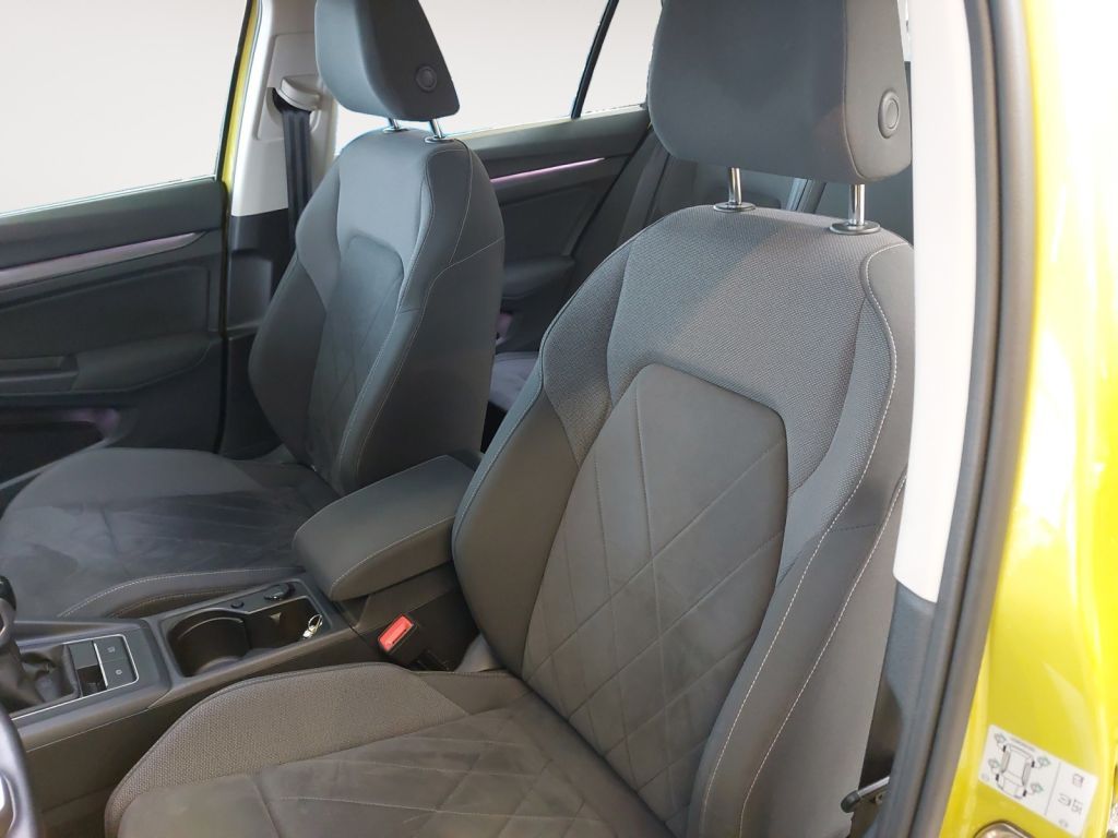 Fahrzeugabbildung Volkswagen Golf 1.5 TSI Style Panorama ACC Licht&Sicht