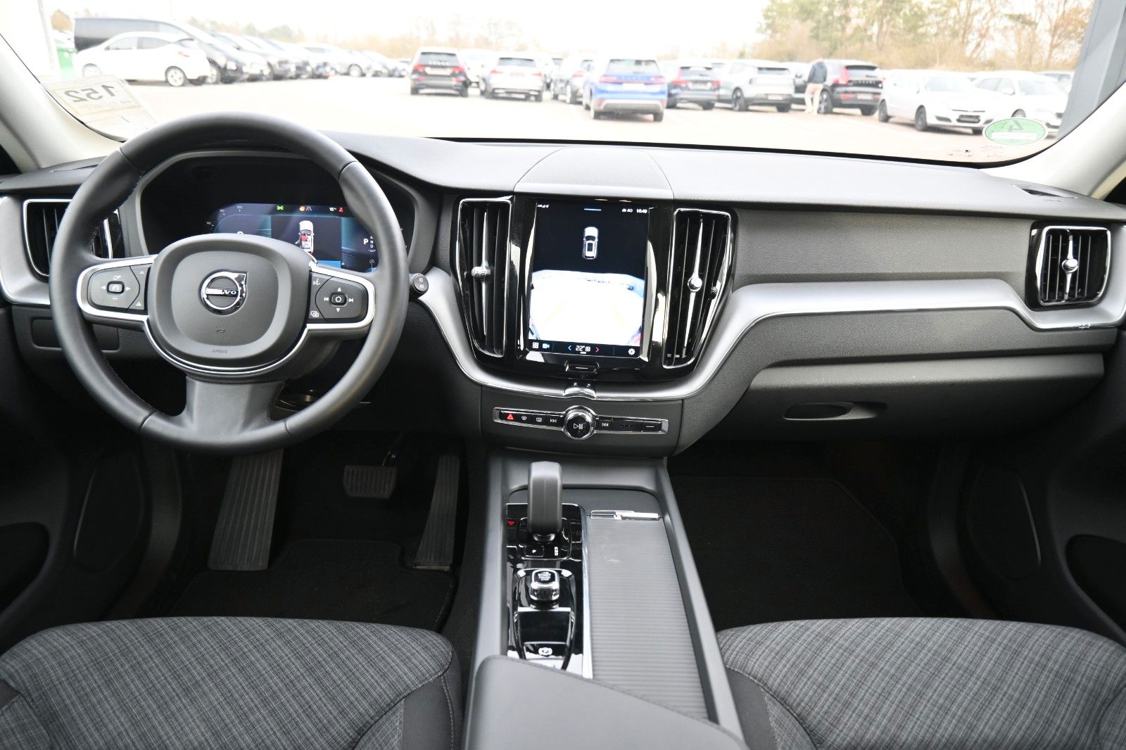 Fahrzeugabbildung Volvo XC60 B4D FWD Core*RFK*Qi*el.Heckkl*GoogleMaps