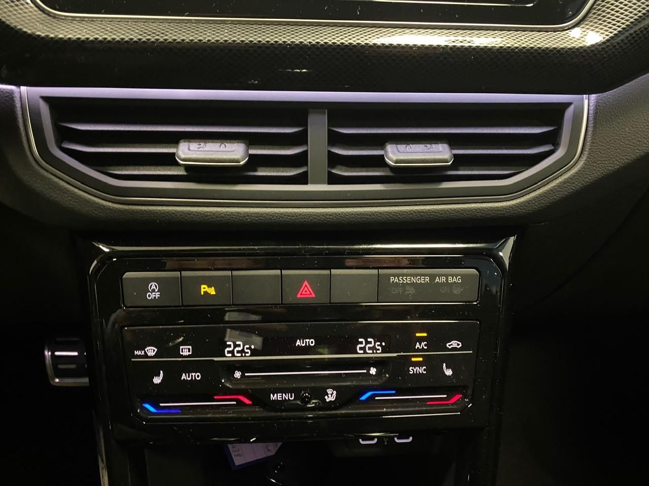 Fahrzeugabbildung Volkswagen T-Cross 1.5 TSI DSG BLACK STYLE R-Line+AHK+ACC++