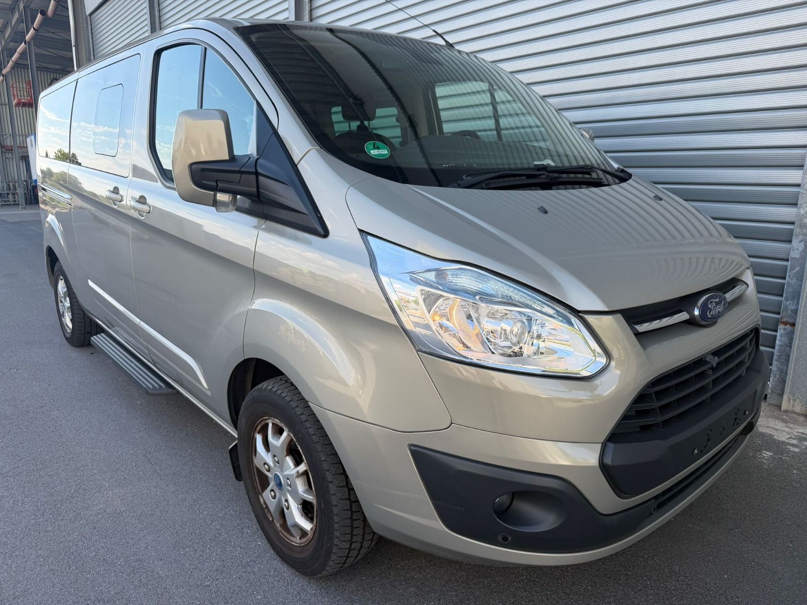 Ford Tourneo Custom - 1