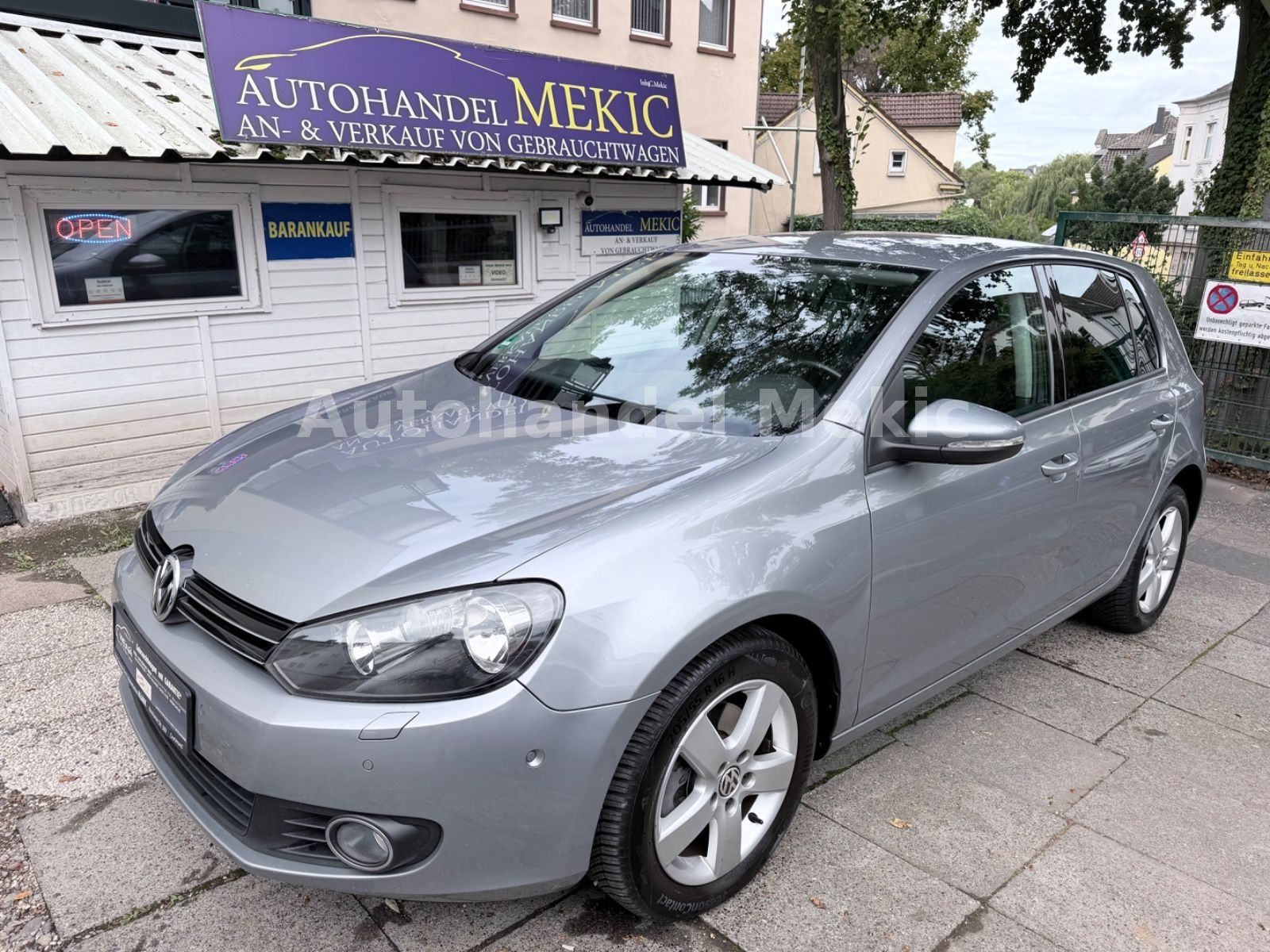 Volkswagen Golf - 1