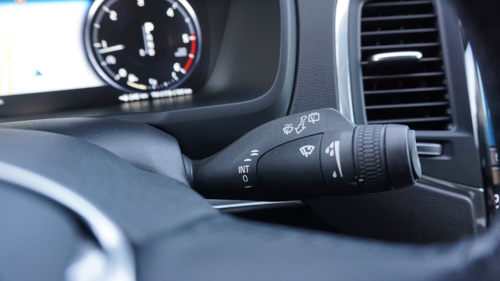 Fahrzeugabbildung Volvo XC90 Momentum AWD, Kamera, Navi, LED