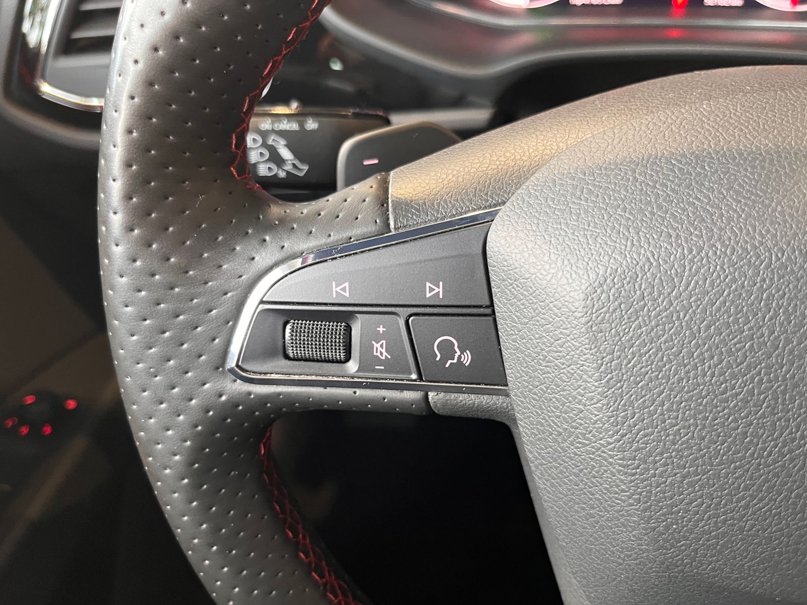Fahrzeugabbildung SEAT Leon FR KLIMA LED NAVI ALU
