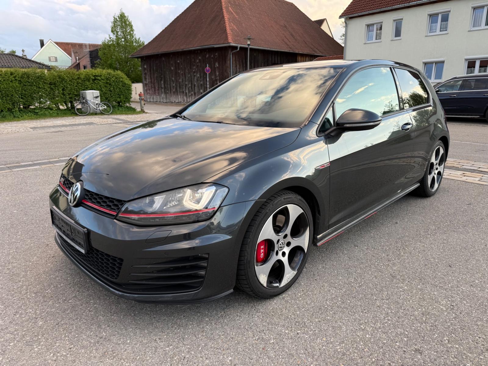 Volkswagen Golf VII Lim. GTI Performance BMT,Xenon,Panorama