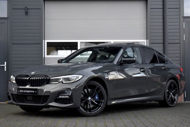 BMW 330 3 Serie 330e M Sport Individual | Schuif/Kan