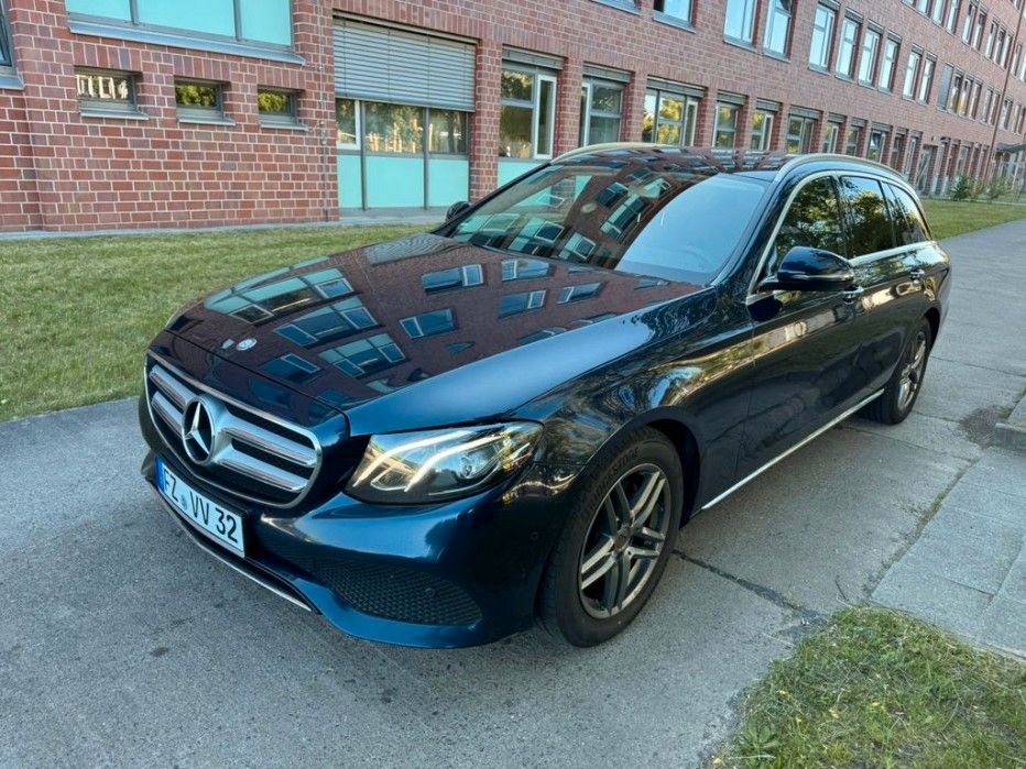 Image of Mercedes-Benz E 220