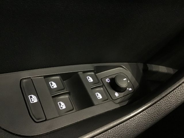 Fahrzeugabbildung Skoda Karoq Sportline 1.5 TSI DSG/Navi/ACC/SHZ/Matrix