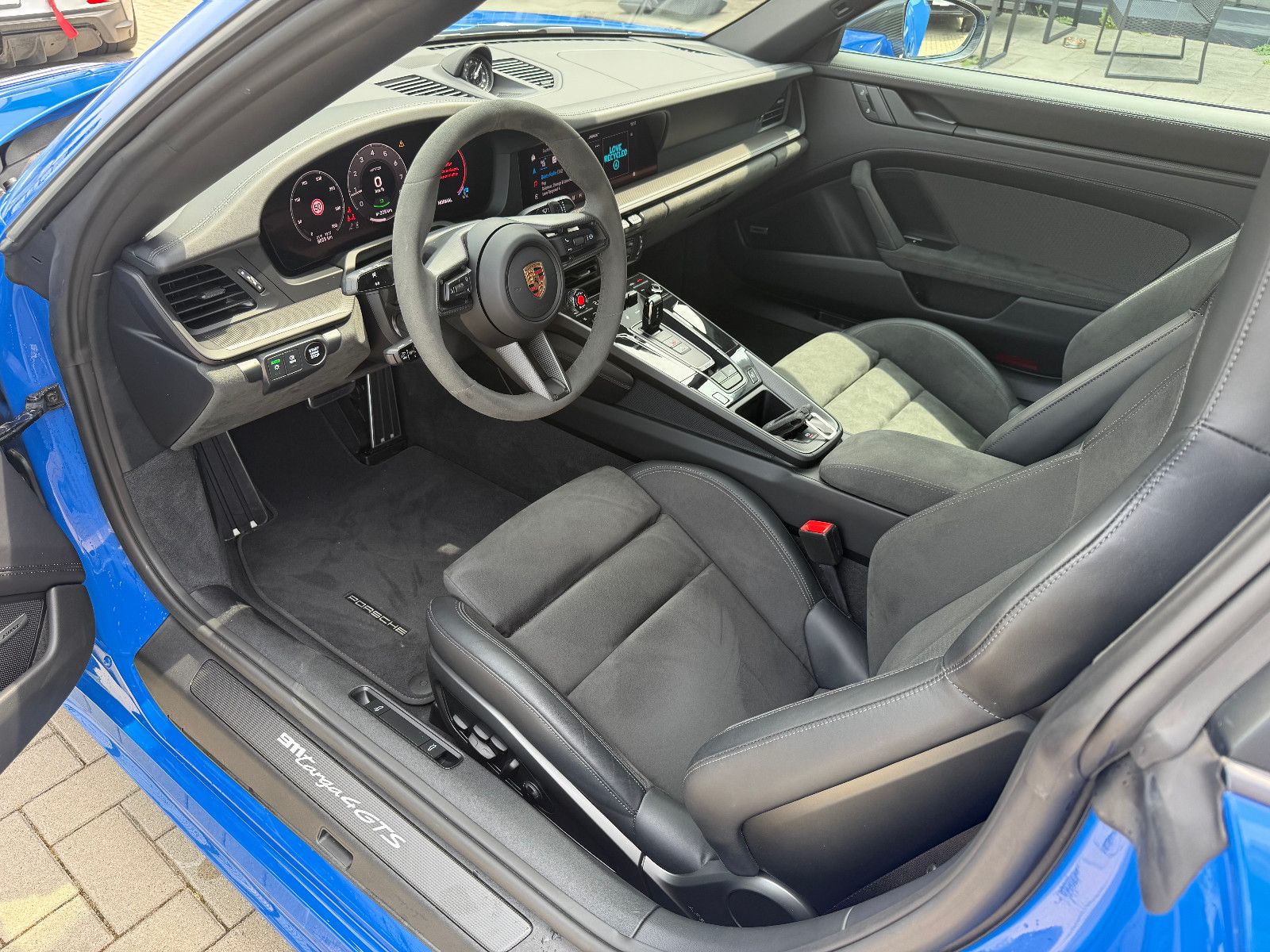 Fahrzeugabbildung Porsche 992.2/911 Targa 4 GTS-18Wege-Lift-BOSE-Steuer!