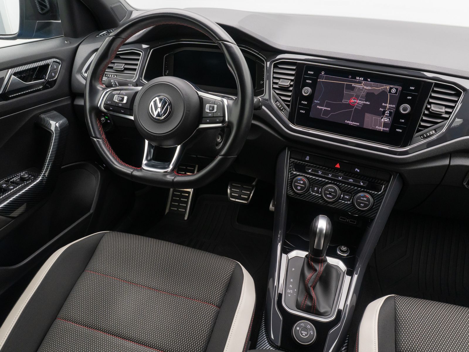 Fahrzeugabbildung Volkswagen T-Roc Sport 4Motion ACC Navi PDC AppleCar HiFi A