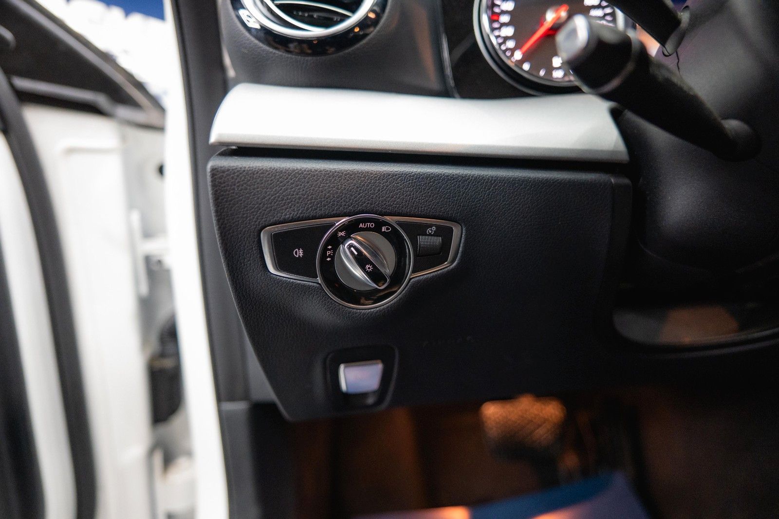 Fahrzeugabbildung Mercedes-Benz E 220d 4Matic Business *LED*Kamera*Scheckheft*